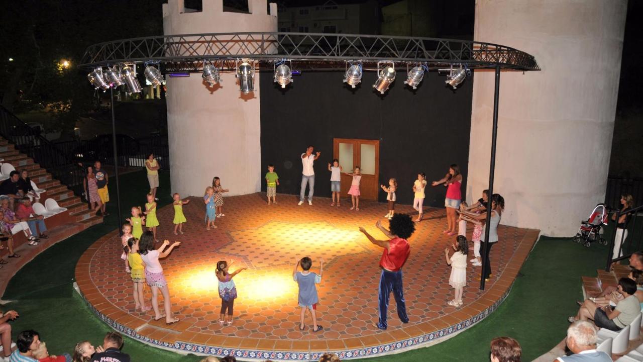 Noxinn Club Hotel Konakli Bagian luar foto